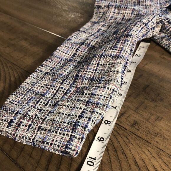 Tibi New York’s Chanel Style Knit Cropped Jacket 4 usable pockets. Hidden snaps. - Picture 10 of 16